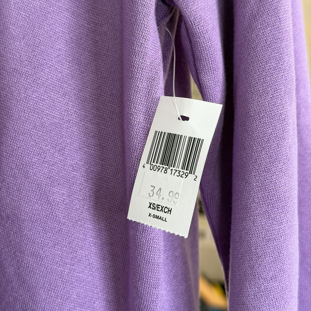 Lavender Disneyland V-neck Sweater with Embroidered D logo - Picture 4 of 6